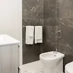 住宿加早餐酒店 La Perla Luxury 4*